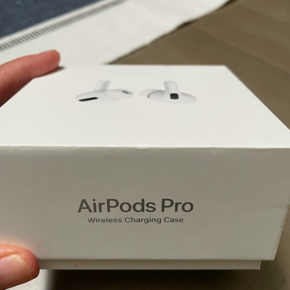 Air pod Pro box - Picture 3 of 3